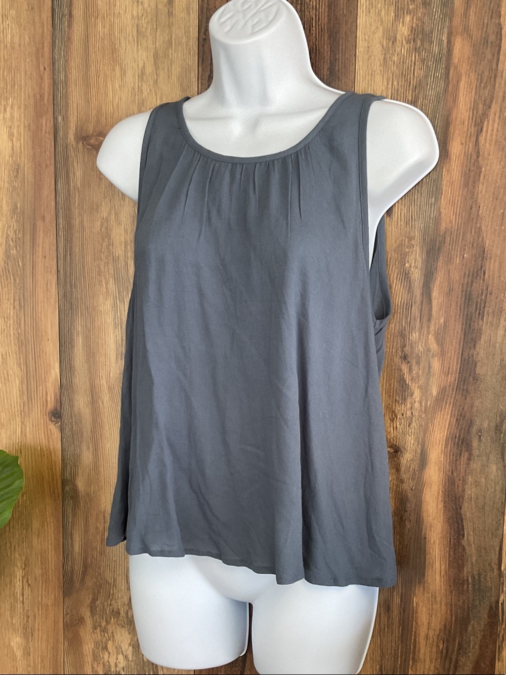 BKE Red Pleated Scoop Neck Crop Tank Top Blouse M       822J